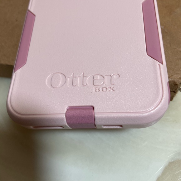 iPhone 11 Pro Pink Otter Box Cade - Picture 10 of 13